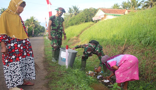 Kerja Bhakti Membersihkan Lingkungan