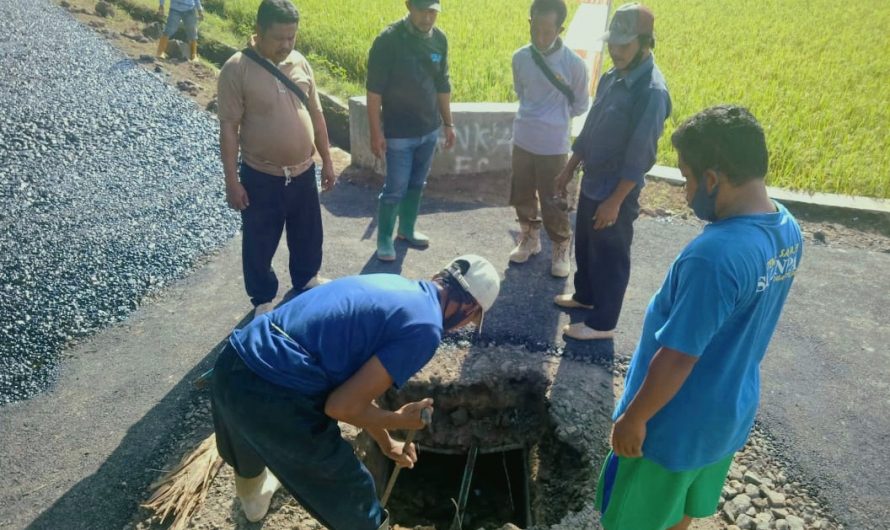 Terinjak Kendaraan Lubang Menganga di Tengah Jalan