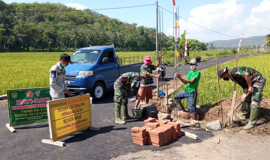 Tugu Prasasti Seabagai Tanda TMMD Ke – 111 Hampir Rampung.