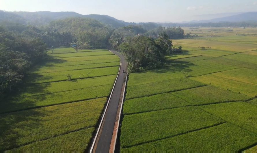 Jalan hitam menjadi kebanggan Desa Batulawang