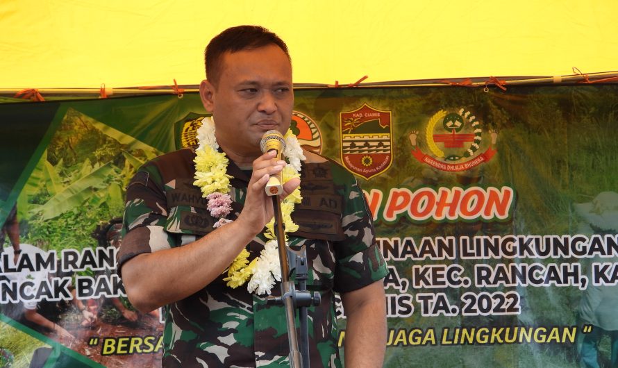 Gelar Program Pembinaan Lingkungan Hidup Dandim dan Wakil Bupati Ciamis tanam pohon di Puncak Bakom