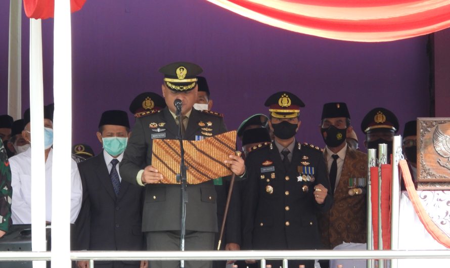 Dandim 0613 Ciamis Ikuti Upacara HUT RI ke 77 di Lapangan Taman lokasana Kabupaten Ciamis