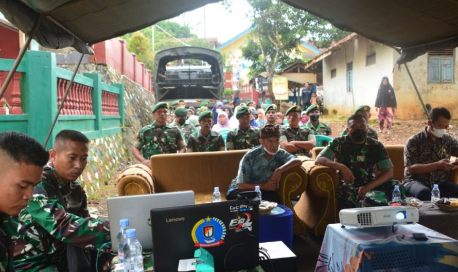 Dandim Ciamis dan Warga Priagung Ikuti Video Conference bersama KSAD diLokasi Sumur Bor TNI-AD Manunggal Air Kota Banjar