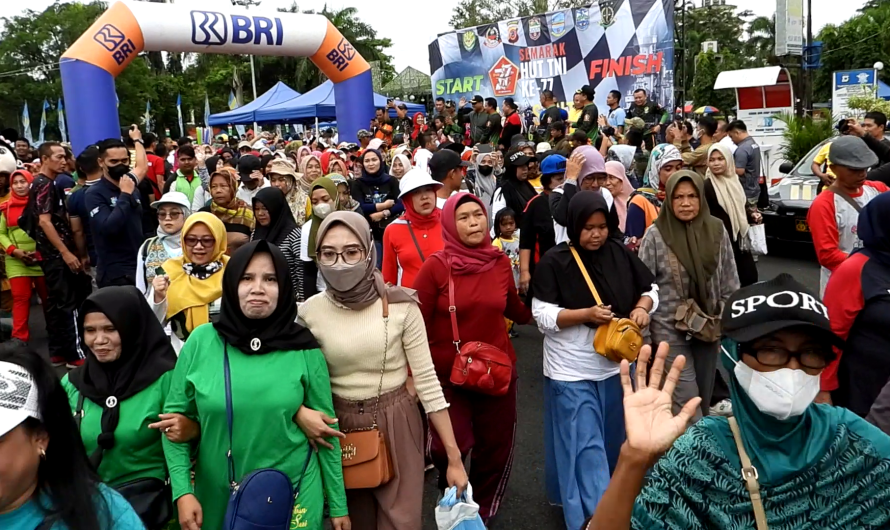 Ribuan masyarakat di dua kabupaten/kota di wilayah teritorial Kodim 0613/Ciamis Ikuti jalan sehat,Perinagti Hut TNI Ke-77