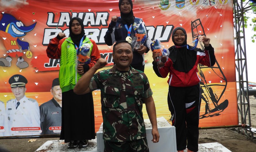 Dandim 0613/Ciamis, serahkan medali kejuaraan Layar Porprov XIV Jabar
