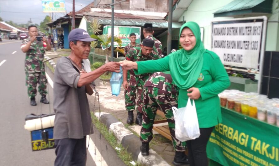 Bentuk ungkapan saling berbagi kasih dan kepedulian terhadap sesama,Koramil  bersama Persit gelar Baksos