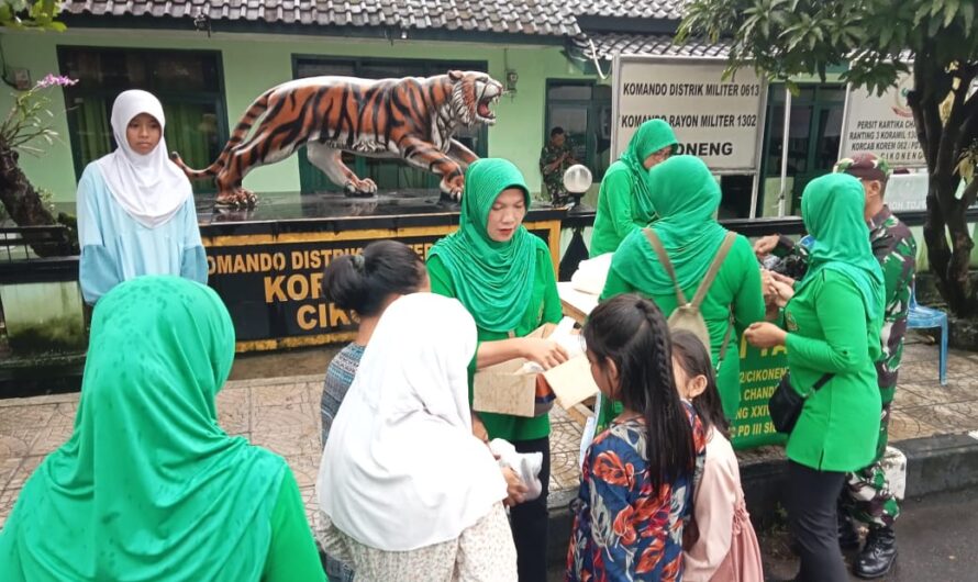 Jajaran Koramil Kodim 0613/Ciamis Serentak Berbagi Takjil Ke Pengguna Jalan Raya