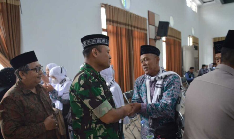 Dandim Ciamis Letkol Inf Wahyu Alfiyan Arisandi. S.I.P, M.I,Pol., Bersama Forkopimda melepas jamaah calon Haji Kabupaten Ciamis