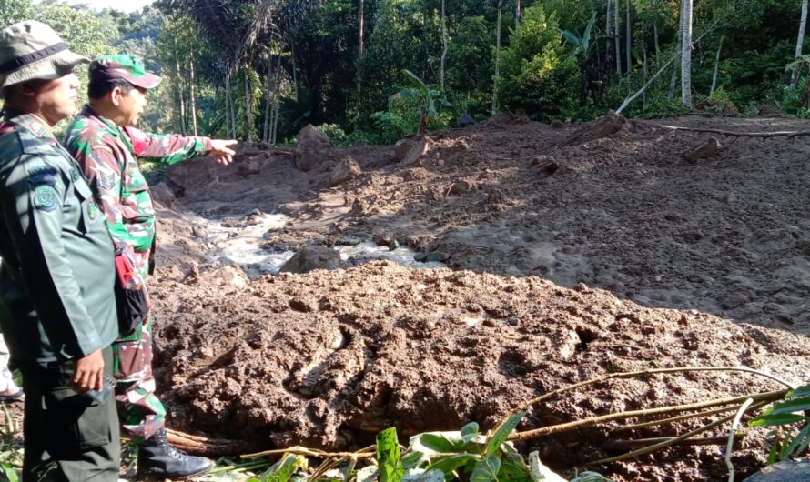 Babinsa Koramil 1304 Panumbangan Tinjau lokasi Longsor