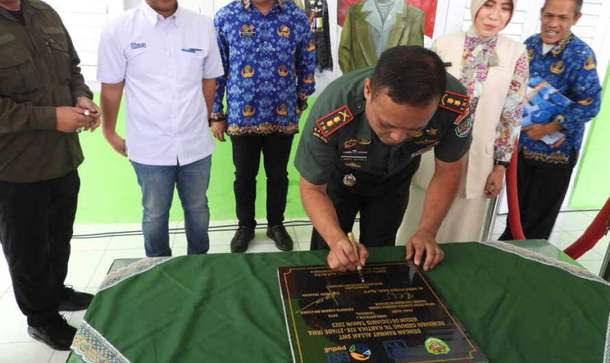 Peresmian renovasi Gedung TK Kartika XIX-27 Ade Irma ditandai dengan penandatanganan Prasasti oleh Dandim Ciamis