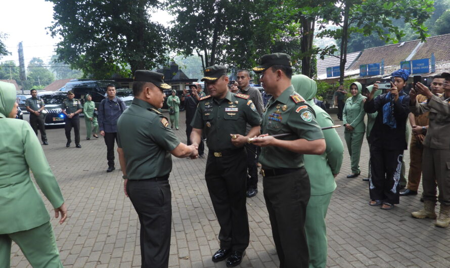 Dandim 0613/Ciamis bersama Ketua Persit Kartika Chandra Kirana Cabang XXIV Kodim 0613/Ciamis Sambut Kunker KSAD