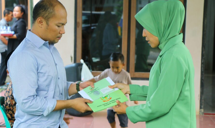 Dandim 0613/Ciamis bersama Ketua Persit Kartika Chandra Kirana Cabang XXIV Takziah ke Rumah Duka Almarhumah Ny. Rina Wulandari