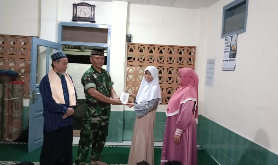 Danposramil 1313/Banjar berikan Bantuan Alqu’an kepada Santri Majelis Taâ€™lim Al-Quran Al Musyawaroh