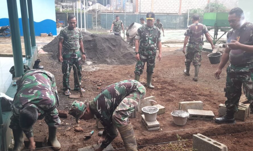 Danramil Kawali Pimpin Langsung Pengecoran Lantai Aula Terbuka