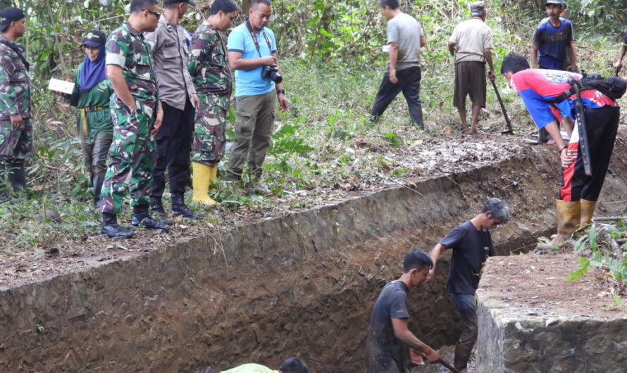 Dandim Ciamis Tinjau Langsung Pelaksanaan Karya Bakti diDesa Tanjungjaya