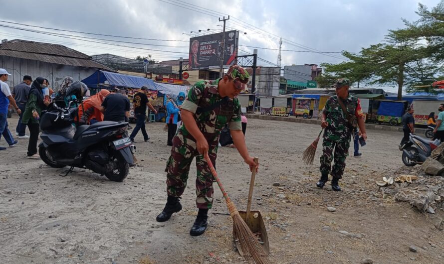 Peringati Hari Kebersihan Sedunia 2023, Koramil 1317 Banjarsari Kerja Bakti bersihkan lingkungan