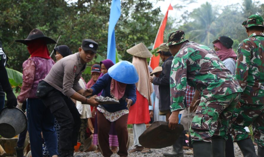 Emak-emak Berperan Aktif di Lokasi TMMD 118, Sasaran Fisik Lapensif Terpenuhi