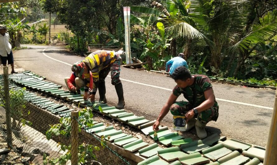 Satgas TMMD 118 Kodim Ciamis Bersama Warga,Lakukan Pengecatan genteng Rutilahu