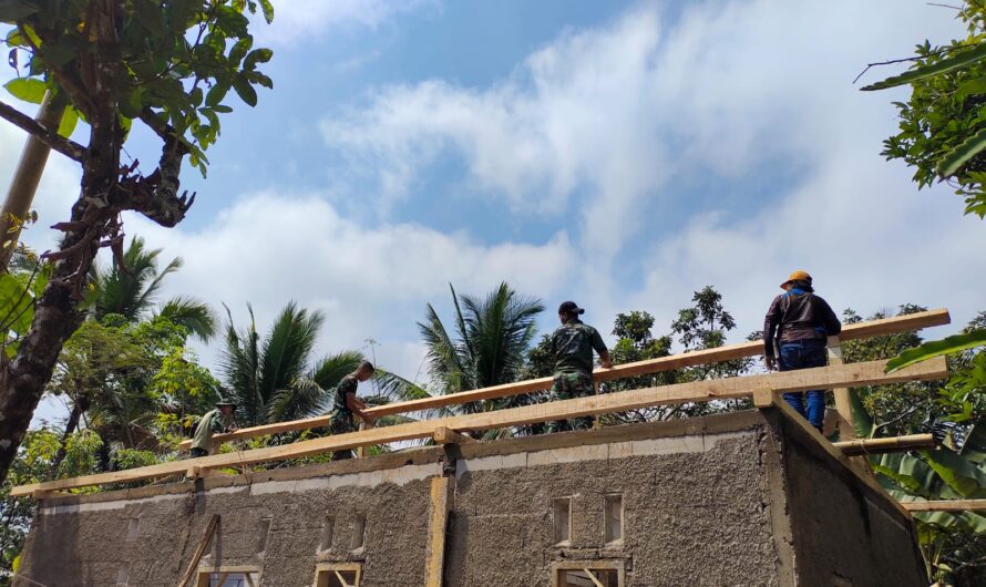 Program RTLH Bapak Rony, Mulai Merangkai Dan Memasang Atap