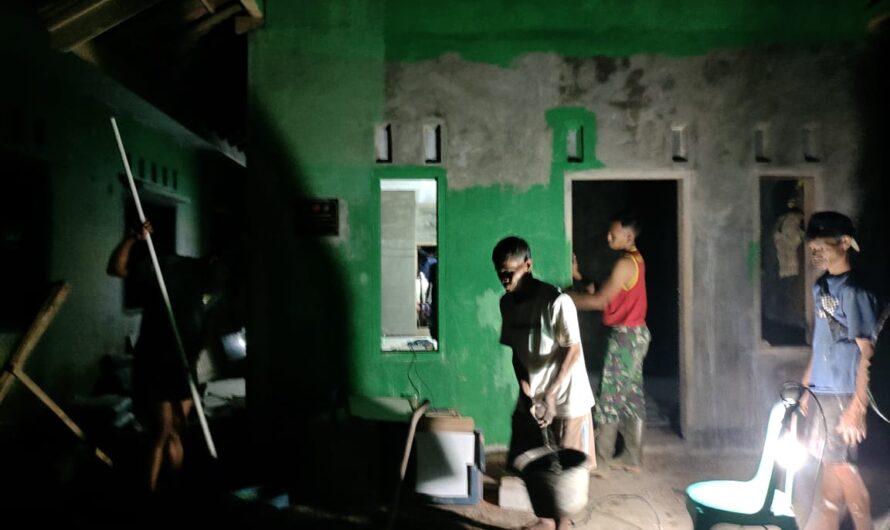 Warga dan Anggota Satgas TMMD 118 kerja hingga malam di sasaran fisik RUTILAHU