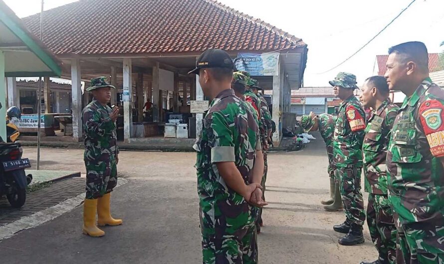 Danramil 1302 Cikoneng Pimpin Kerja bakti pembersihan material longsor