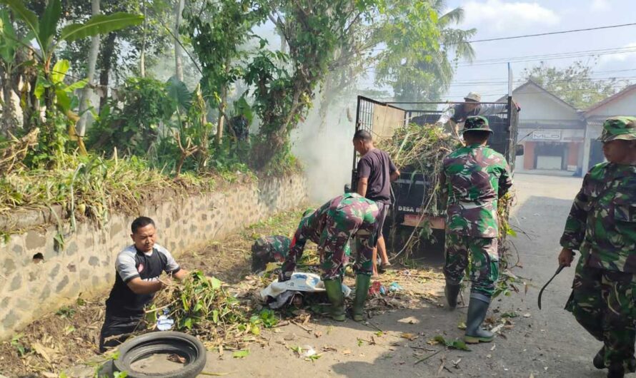Dukung program peduli lingkungan,Koramil 1308/Cipaku bersihkan Saluran Air