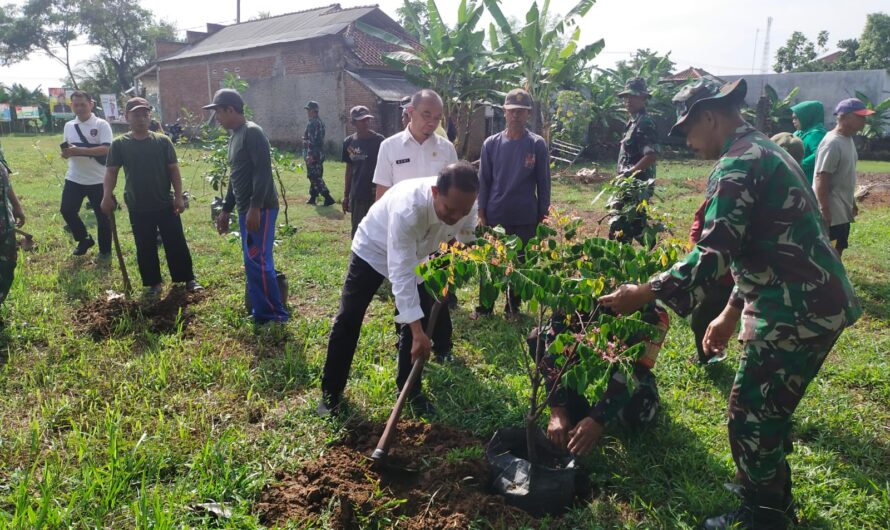 Jaga kelestarian dan penghijauan lingkungan, Koramil bersama Komponen Masyarakat Tanam Pohon