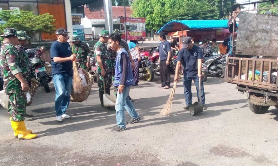 Danramil Panumbangan Pimpin Karya Bakti Pembersihan Pasar