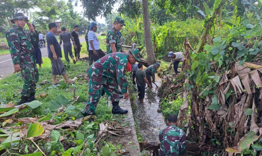 Koramil 1318/Langensari, Karya Bakti Bersama Warga Bersihkan Saluran Air