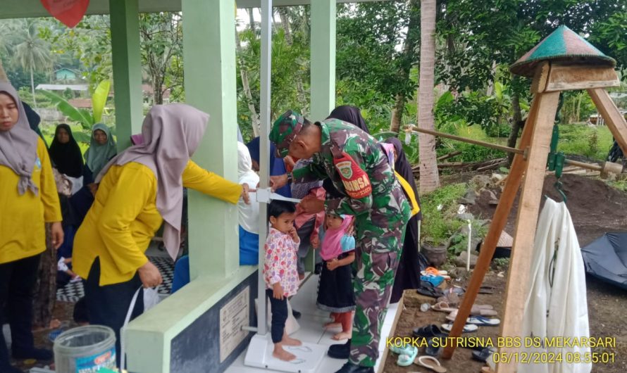 Wujudkan Balita Sehat, Babinsa Mekarsari Monitoring Kegiatan Posyandu Balita
