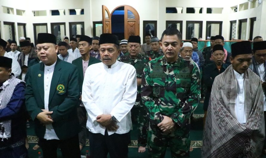 Dandim Bersama Ketua Persit KCK Chandra Kirana Cab XXIV Kodim 0613 Ciamis,Hadiri Safari Subuh yang digelar Koramil 1301/Ciamis