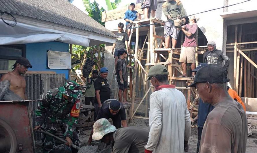 Karya Bakti Babinsa Bantu Pengecoran Pembangunan Musholla Di Wilayah Binaan