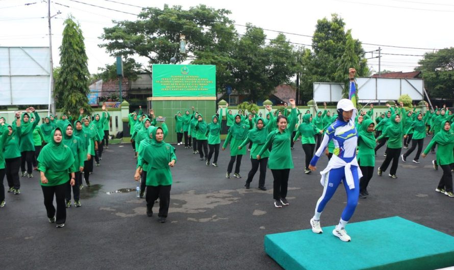 Persit KCK Cabang XXIV Kodim 0613/Ciamis gelar olahraga senam bersama Dalam rangka memperingati HUT ke-79 Persit Kartika Chandra Kirana Tahun 2025