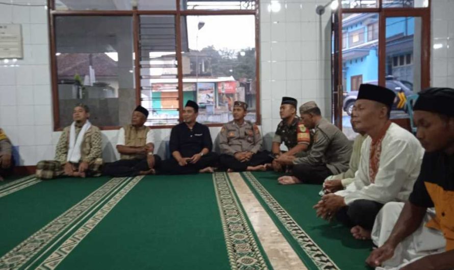 Wujud Sinergitas TNI Polri, Danramil 1305/Cihaurbeuti Buka Puasa bersama Anggota Polsek dan Kecamatan Cihaurbeuti