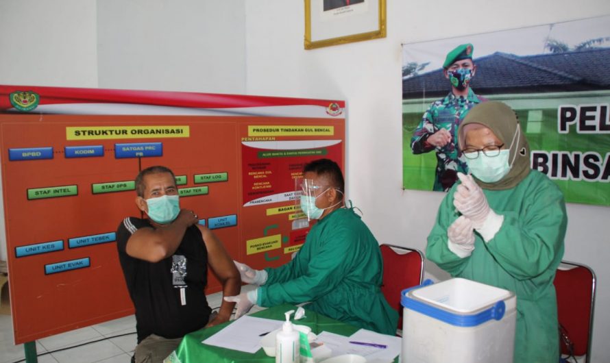 Puluhan Purnawirawan Terima Vaksinasi Covid-19 di Aula Kodim 0613/Ciamis