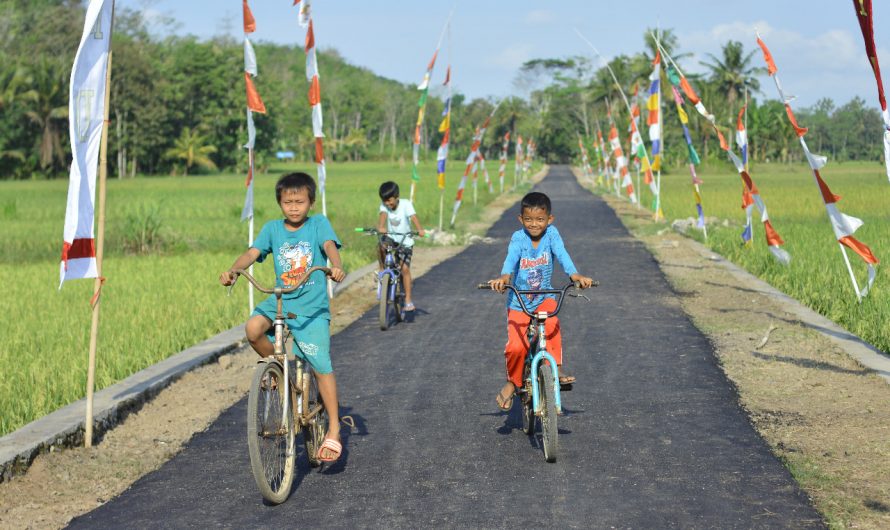 Anak-Anak Main Sepeda Nikmati Jalan Baru TMMD Kodim 0613 Ciamis