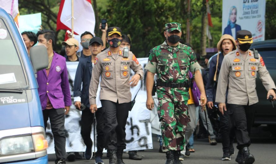 Dandim dan Kapolres Ciamis,  Ikuti Longmars Unras Aliansi Mahasiswa Ciamis bergerak