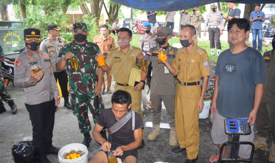 Personel gabungan TNI-Polri dan Instansi Pemerintah,Lakukan Pengecekan Harga Minyak Goreng di Wilayah Ciamis