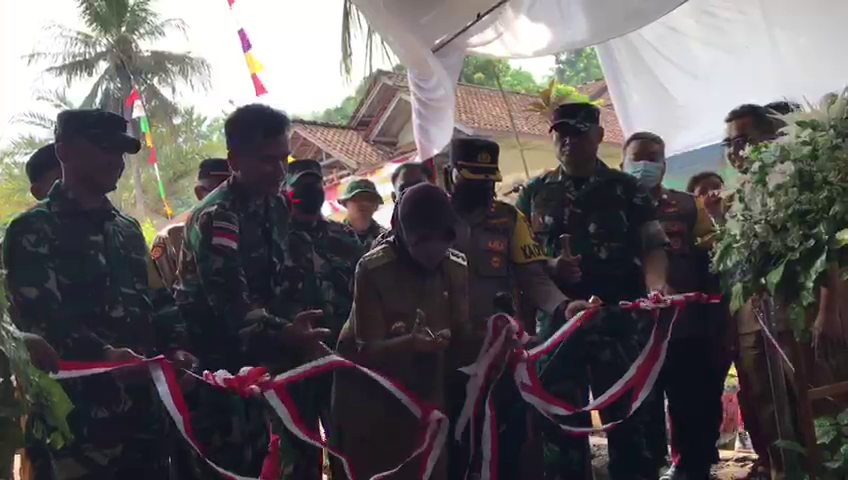 Dandim 0613 Ciamis Bersama Wali Kota Banjar,Resmikan Kampung Pancasila Pratugas Yon Armed 5 diKota Banjar