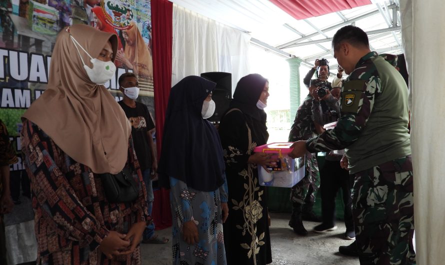 Mayor Jenderal TNI Kunto Arief Wibowo, S.I.P., berikan Paket Sembako diwilayah Tertorial Kodim 0613 Ciamis