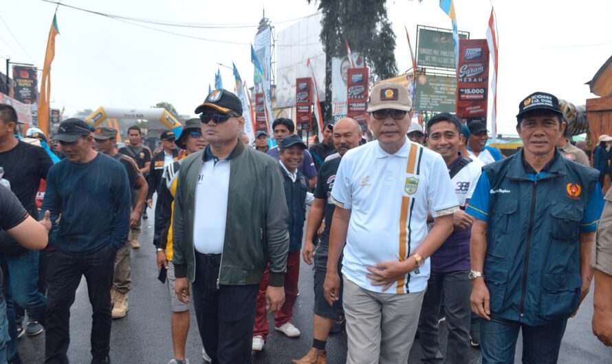 Dandim Bersama ketua Persit KCK Cab XXIV Dim Ciamis, Ikuti Jalan Sehat dalam rangka HUT Kabupaten Ciamis ke-381 di Panjalu