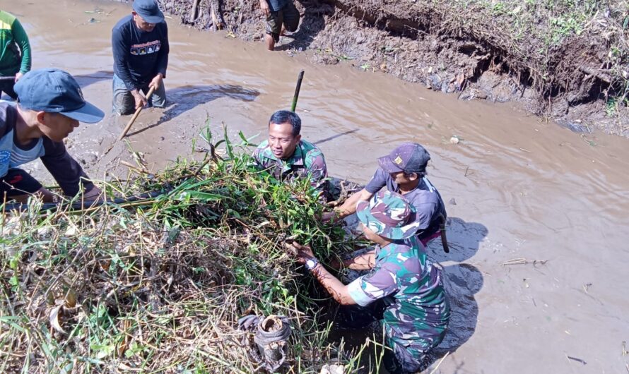 Peringati Hari Juang TNI AD ke-78, Koramil 1307/Kawali Karya Bakti bersih-bersih sungai