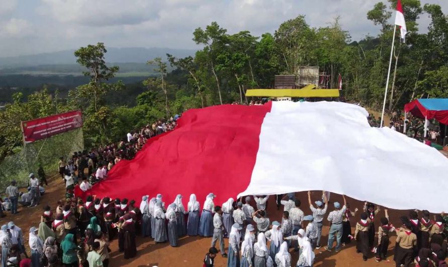 Sambut Hut Ke-79 RI Kodim Ciamis Kibarkan Bendera Merah Putih Raksasa di Puncak Lembah Pejamben Kota Banjar