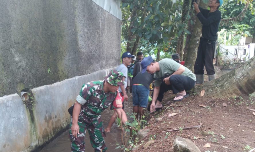 Normalisasi Saluran Irigasi, Wujud Kepedulian Babinsa untuk Membangun Infrastruktur di Wilayah Binaan
