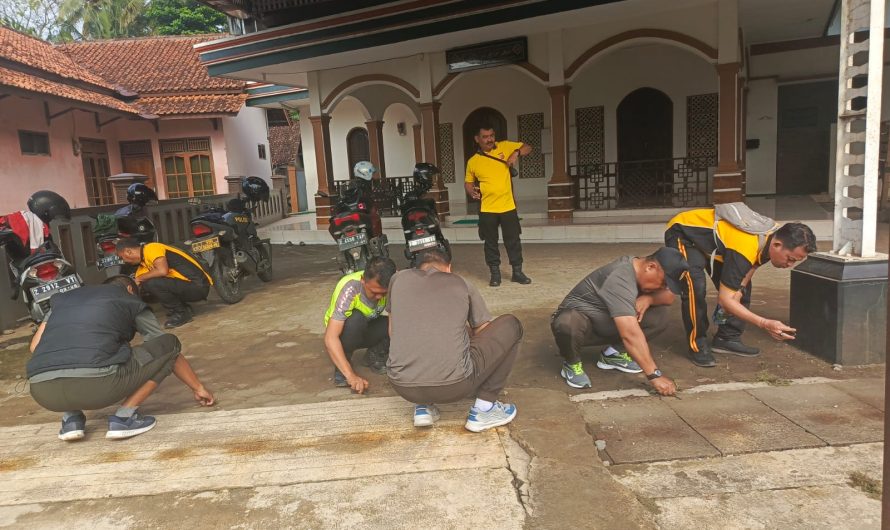Kerja Bakti Masjid, Bukti Kehadiran TNI-Polri untuk Rakyat