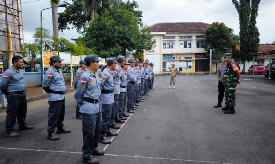 Tingkatkan Kesiapsiagaan, Linmas Purwaharja Dapat Pembinaan Khusus