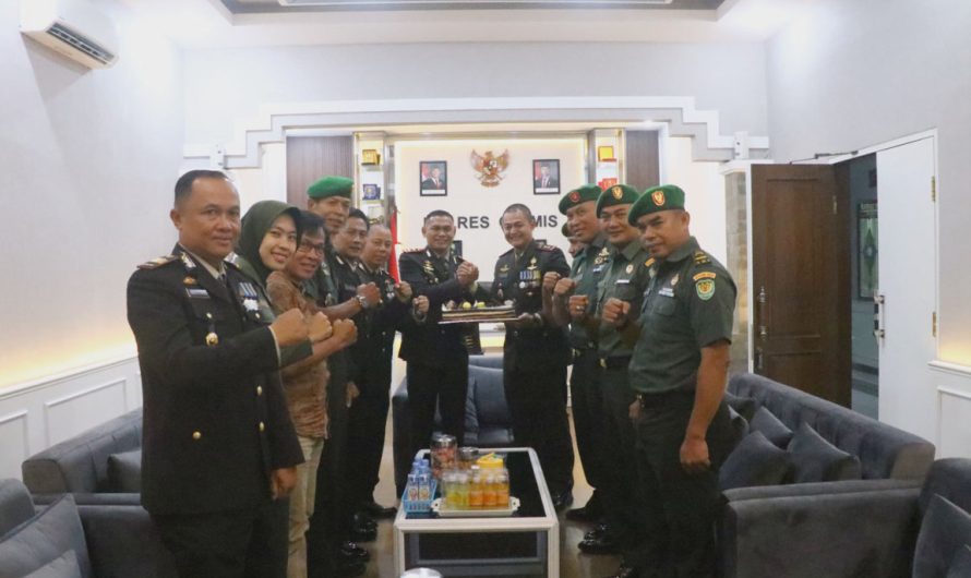 Dandim Letkol Afiid Cahyono Beri Kejutan Kapolres di HUT Bhayangkara ke-79